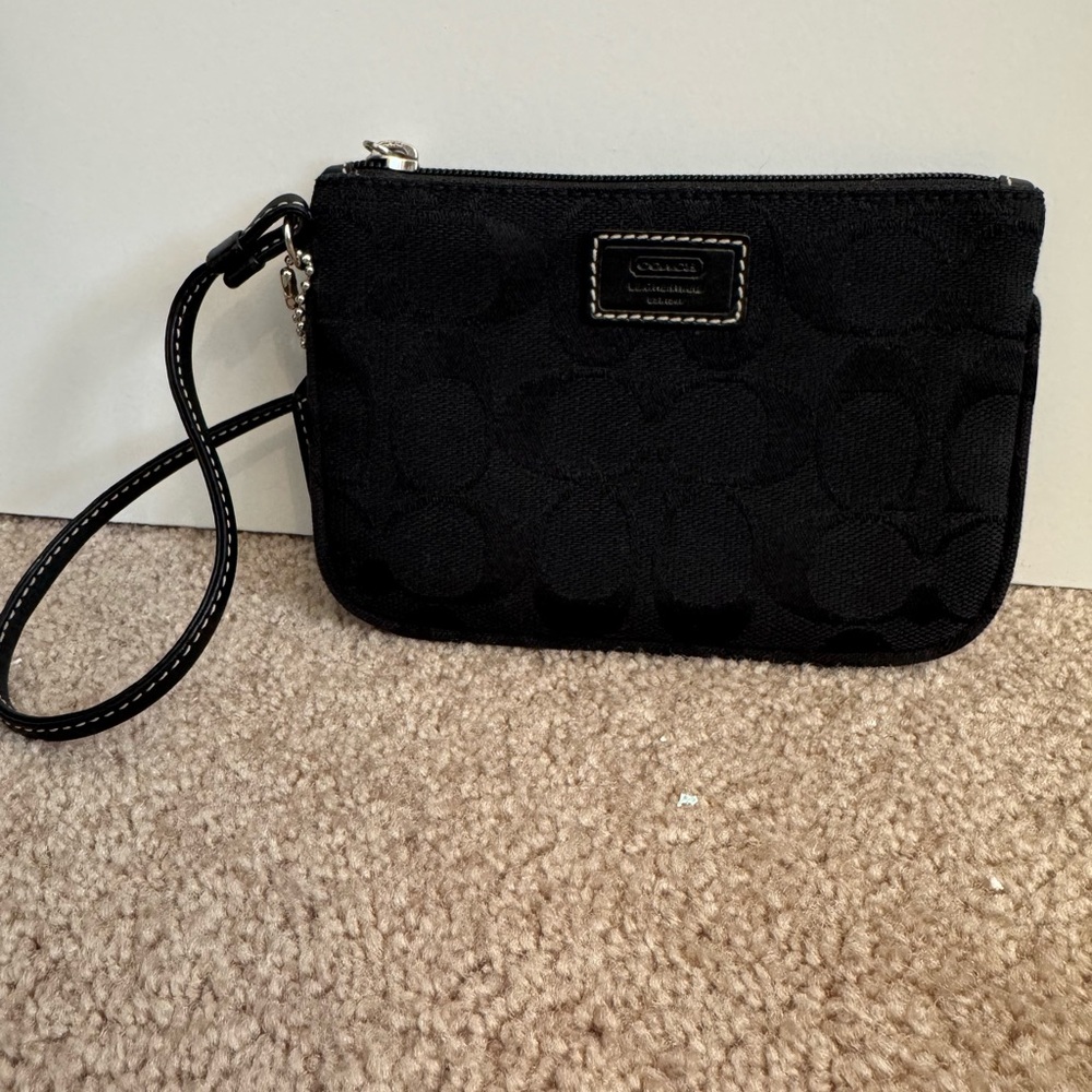 👛Coach Black Wristlet Clutch